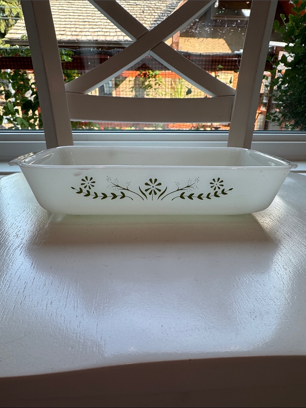 Glasbake Milk Glass 8” x 10.5” rectangle Casserole Crazy Daisy. Vintage Retro